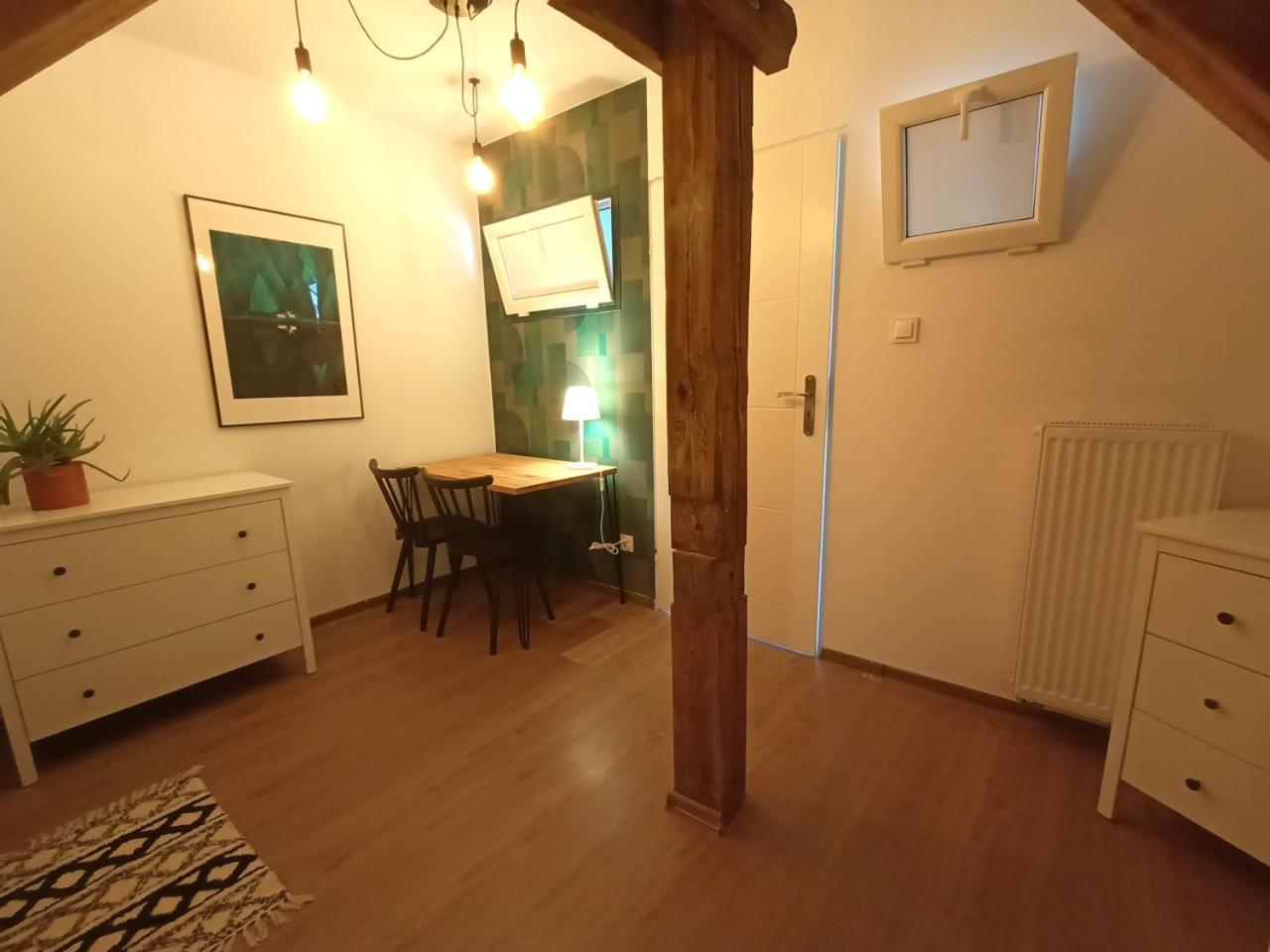 Lemuria Pokoje Hostel Chojnowska A Legnica Zewnętrze zdjęcie