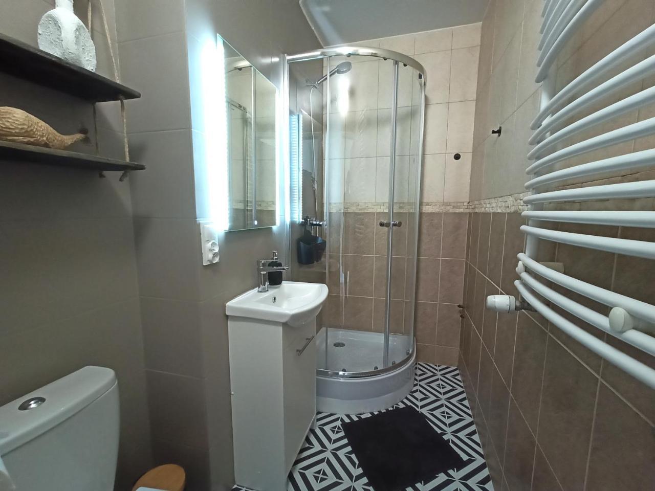 Lemuria Pokoje Hostel Chojnowska A Legnica Zewnętrze zdjęcie
