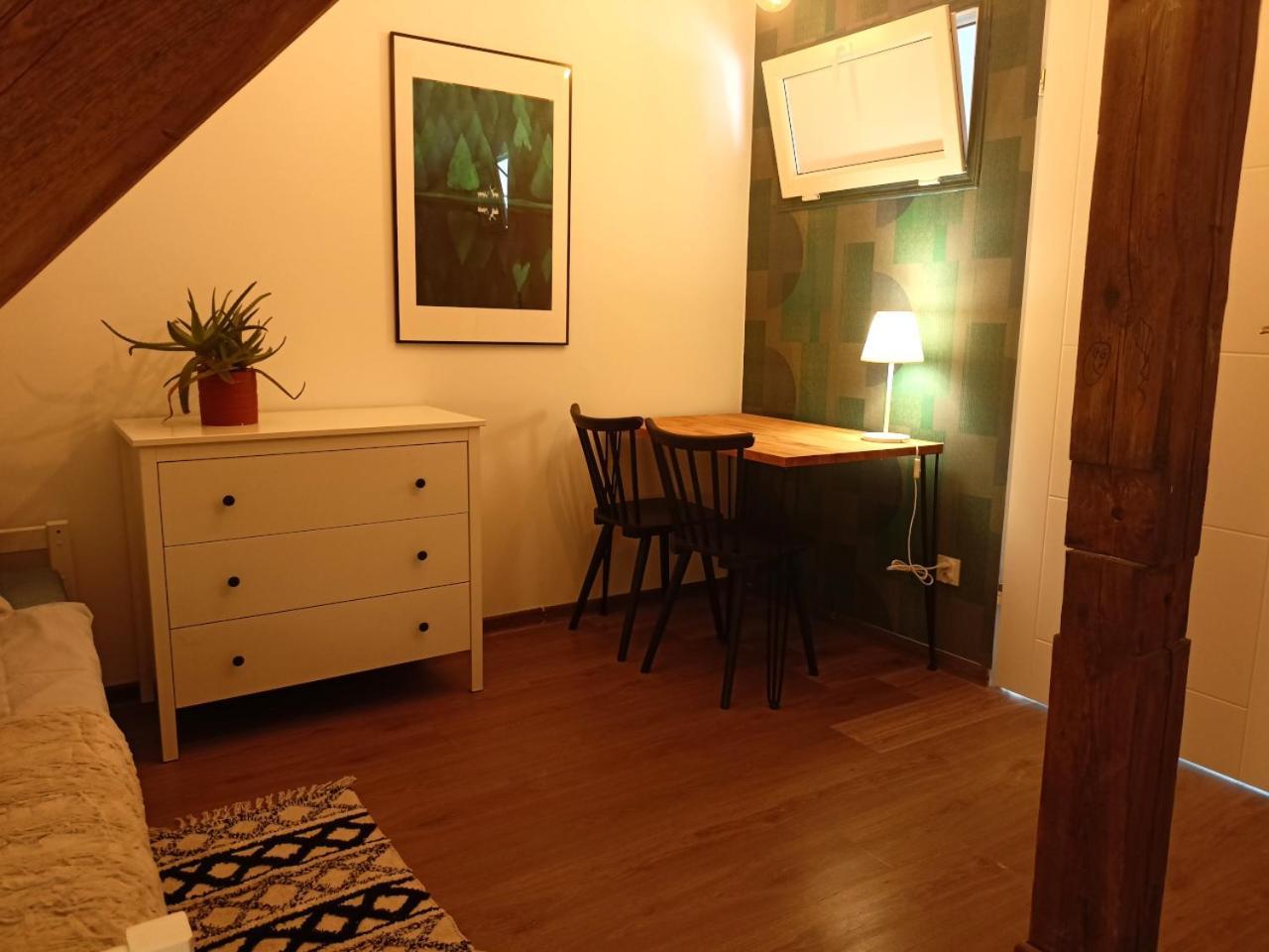 Lemuria Pokoje Hostel Chojnowska A Legnica Zewnętrze zdjęcie