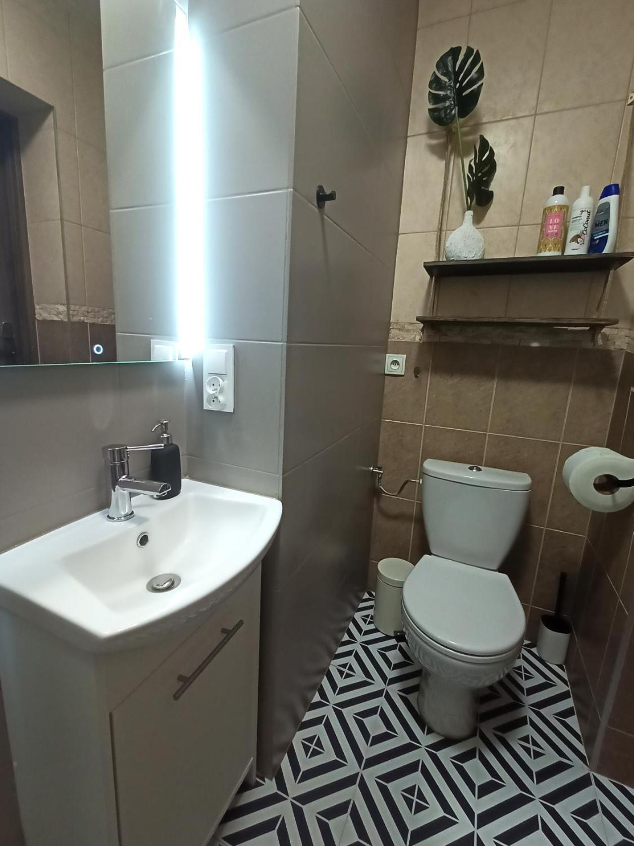 Lemuria Pokoje Hostel Chojnowska A Legnica Zewnętrze zdjęcie
