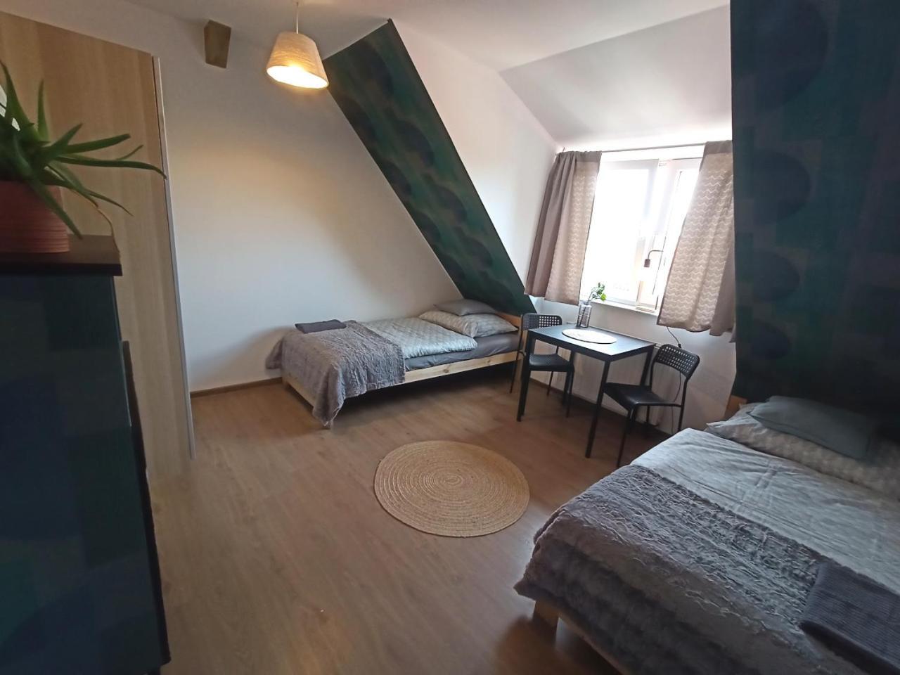 Lemuria Pokoje Hostel Chojnowska A Legnica Zewnętrze zdjęcie
