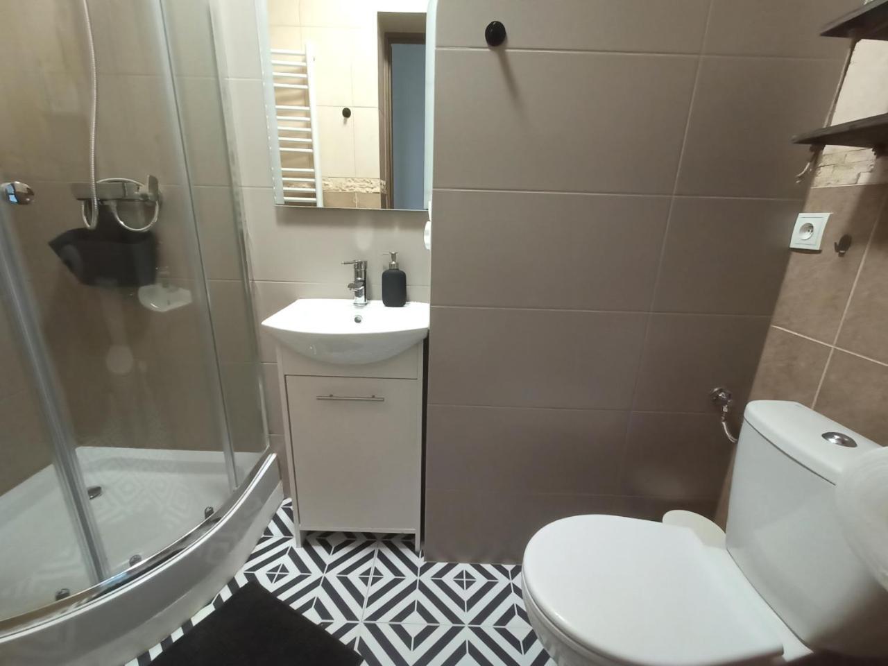 Lemuria Pokoje Hostel Chojnowska A Legnica Zewnętrze zdjęcie